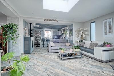 Demeure - 165 m² - 7 pièces