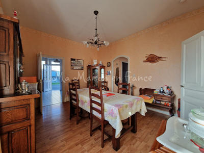 Maison - 240 m² - 11 pièces