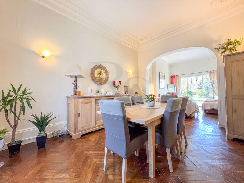 Maison - 236 m² - 10 pièces