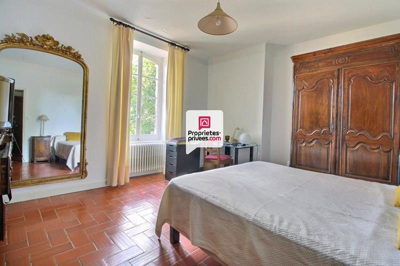 Maison - 220 m² - 8 pièces