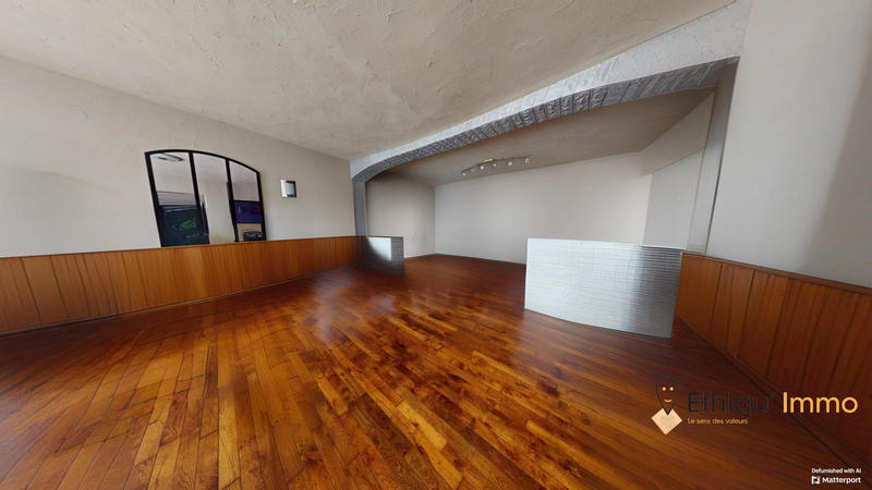 Maison - 230 m² - 7 pièces