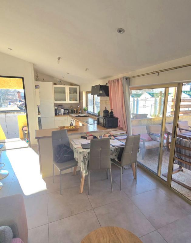 Immeuble - 140 m² - 8 pièces