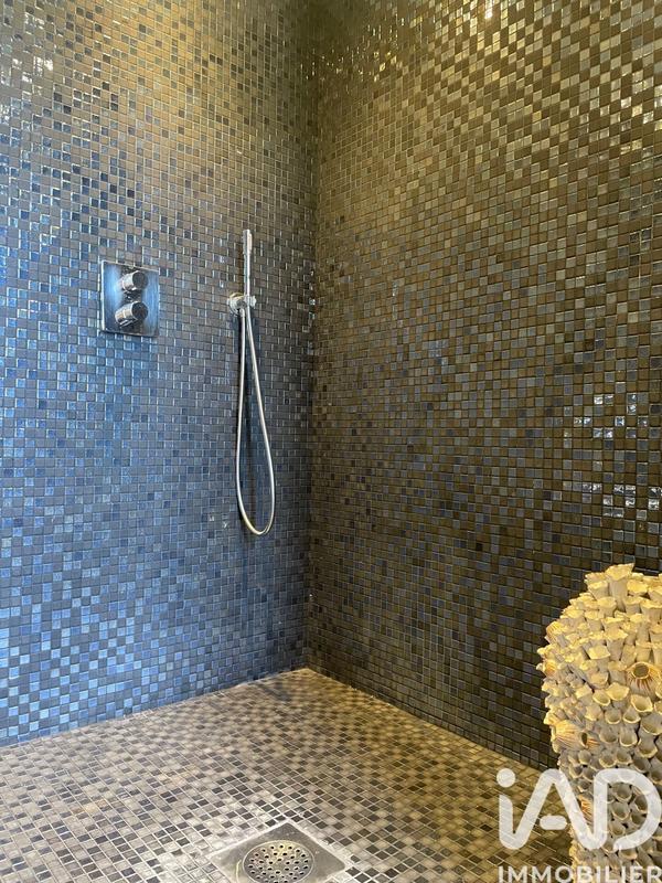 Maison - 270 m² - 9 pièces