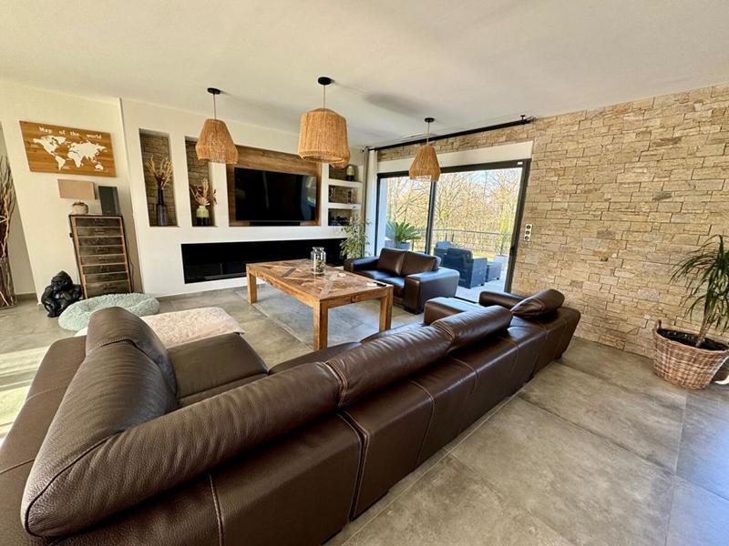 Maison - 266 m² - 8 pièces