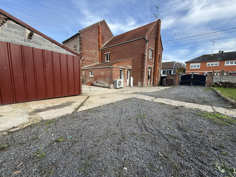 Maison - 90 m² - 5 pièces