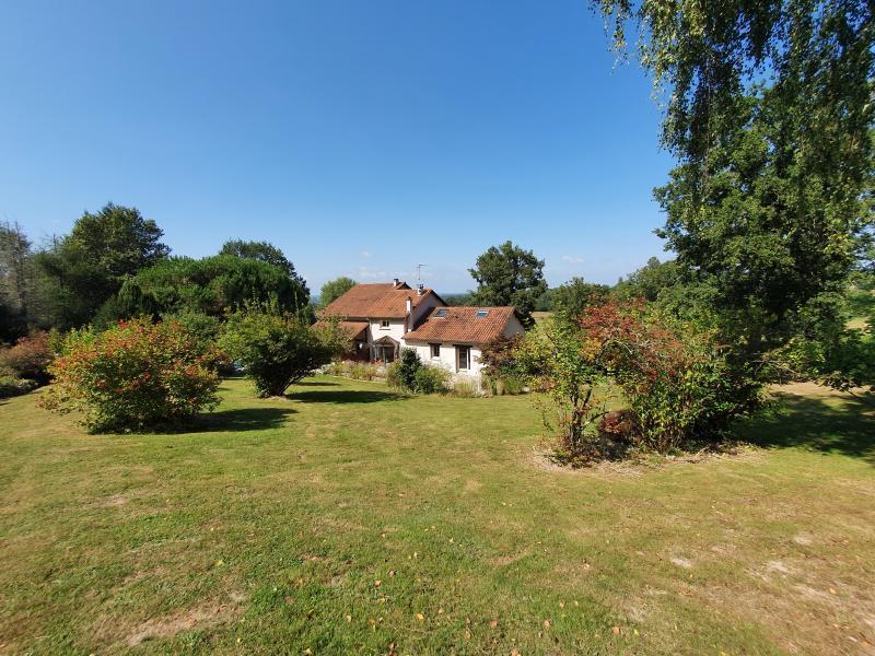 Maison - 240 m² - 8 pièces