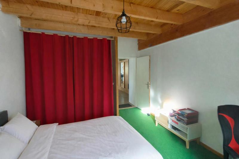 Maison - 250 m² - 12 pièces