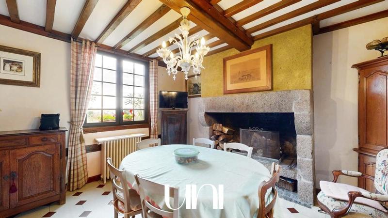 Maison - 220 m² - 8 pièces