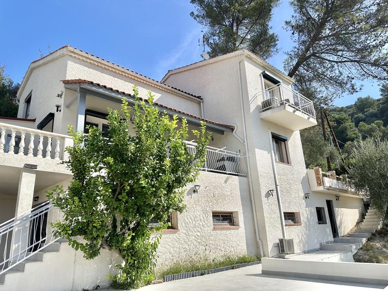 Maison - 216 m² - 7 pièces