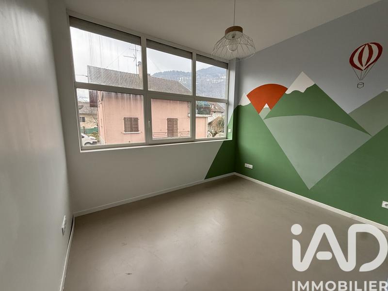 Loft - 95 m² - 4 pièces