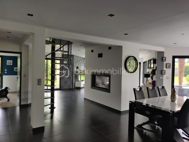 Propriété - 197 m² - 6 pièces