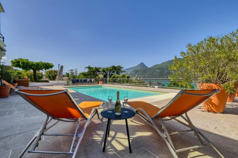 Maison - 452 m² - 12 pièces