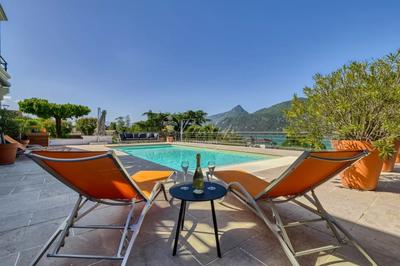 Maison - 452 m² - 12 pièces