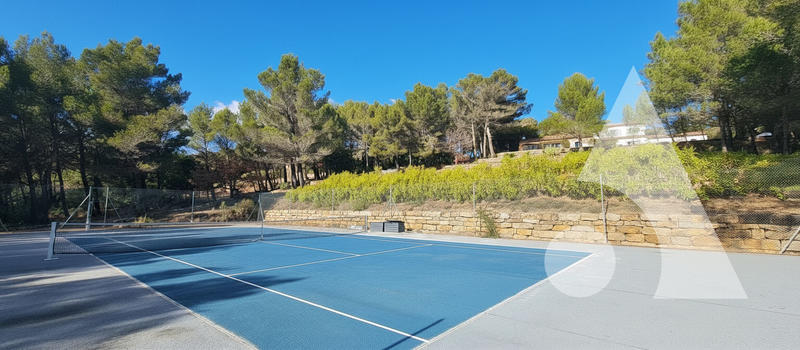 Villa - 221 m² - 6 pièces