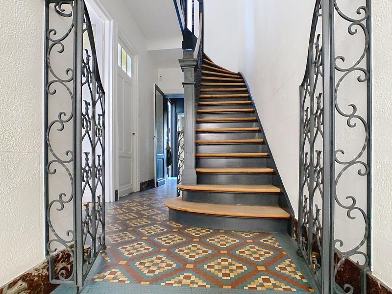 Maison - 220 m² - 9 pièces