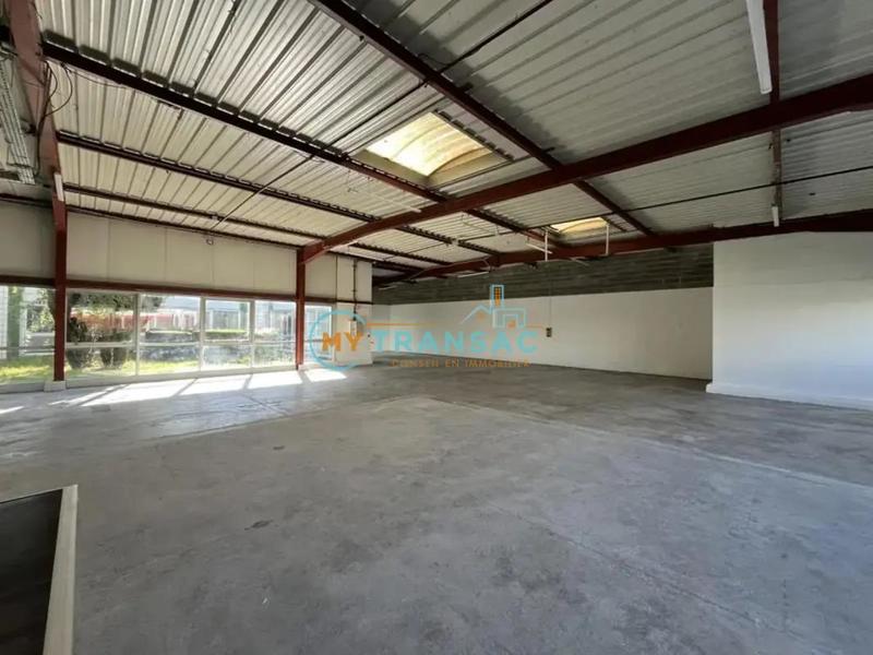 Local d'activité / Entrepôt - 650 m²