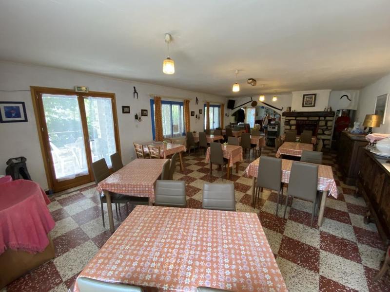 Maison - 334 m² - 13 pièces