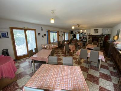 Maison - 334 m² - 13 pièces