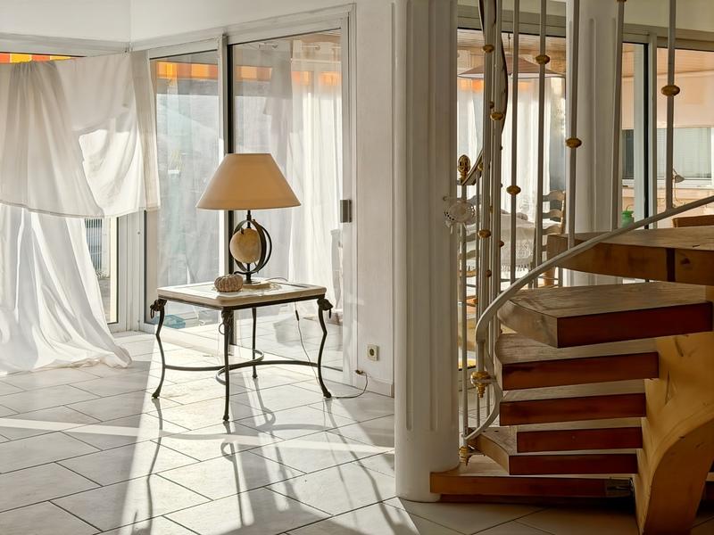 Maison - 263 m² - 6 pièces