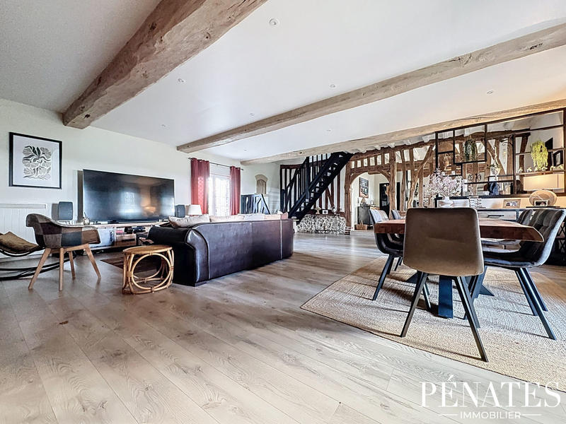 Maison traditionnelle - 295 m² - 6 pièces