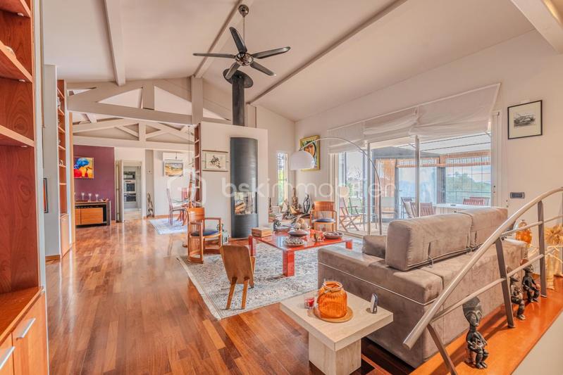 Villa - 229 m² - 6 pièces