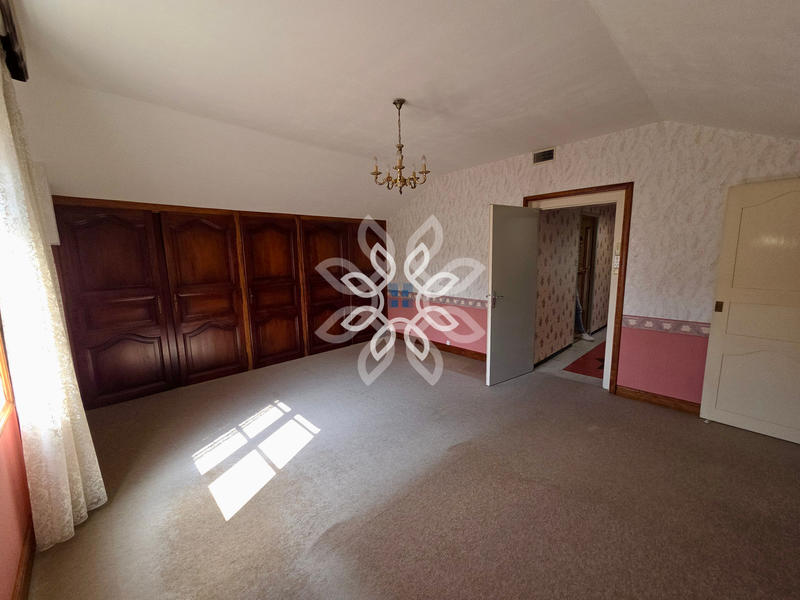 Propriété - 160 m² - 9 pièces