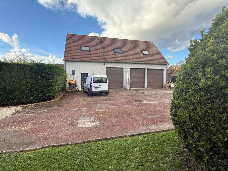 Maison - 260 m² - 8 pièces