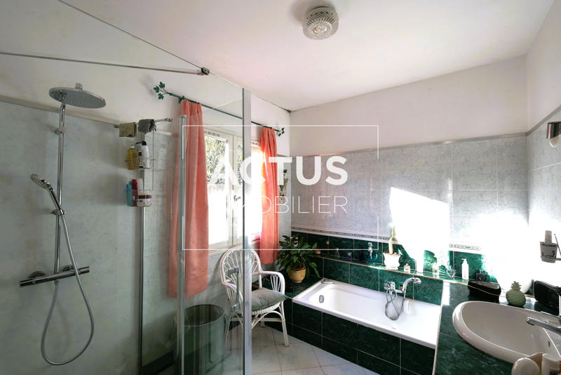 Maison - 209 m² - 6 pièces