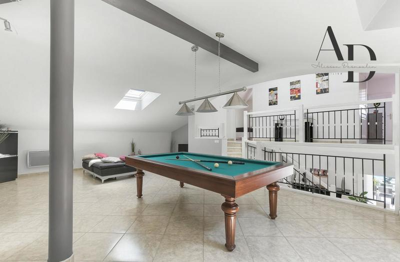 Maison - 285 m² - 7 pièces