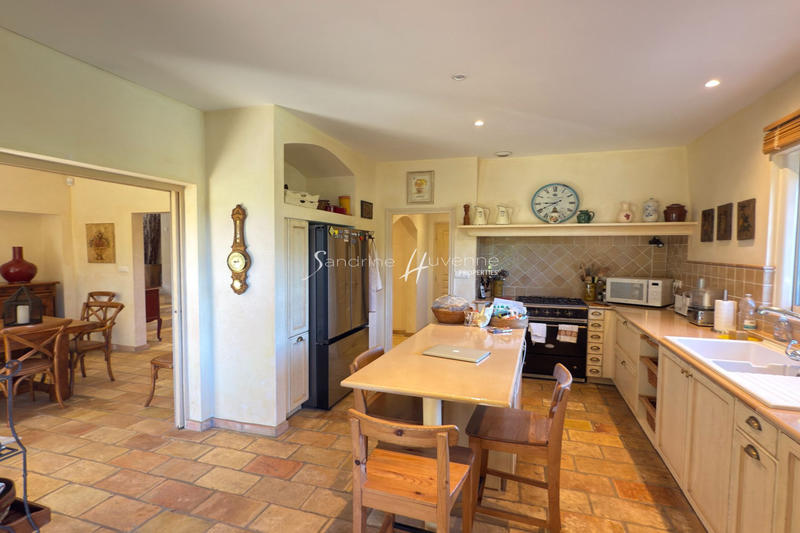 Maison - 280 m² - 7 pièces