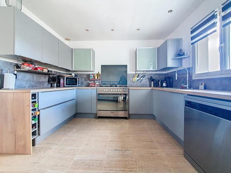 Maison - 236 m² - 6 pièces