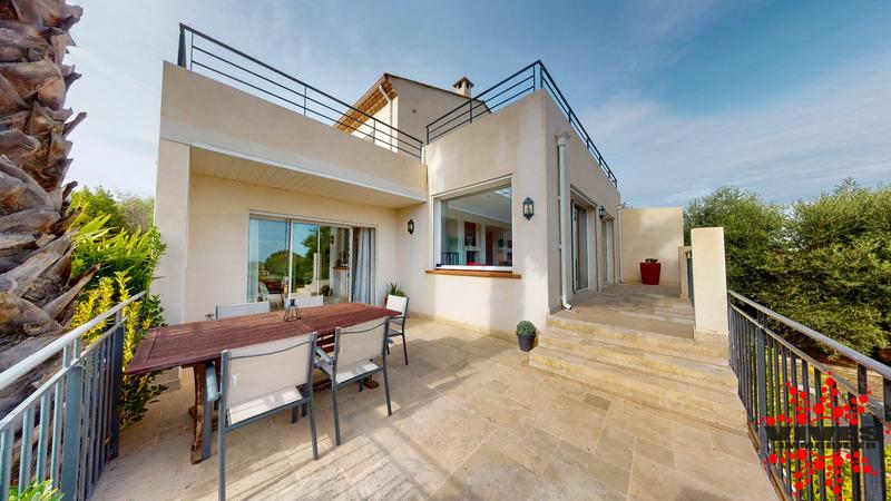 Maison - 288 m² - 10 pièces