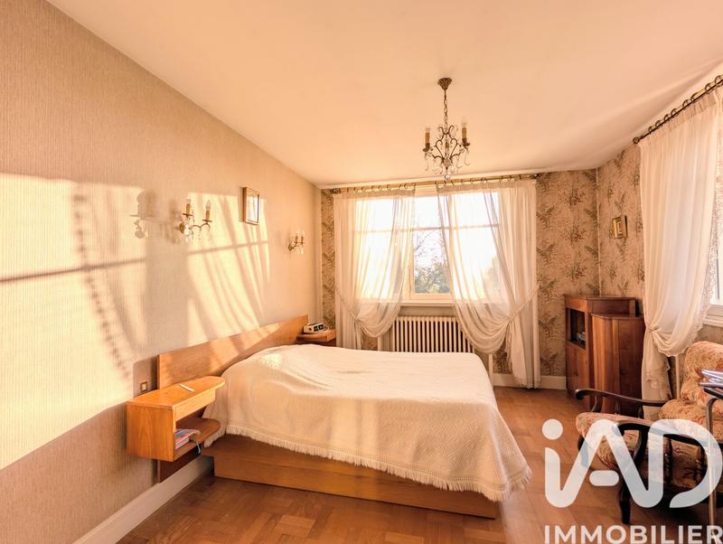 Maison - 196 m² - 9 pièces