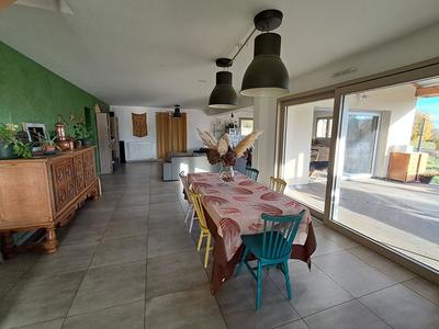 Maison - 253 m² - 10 pièces