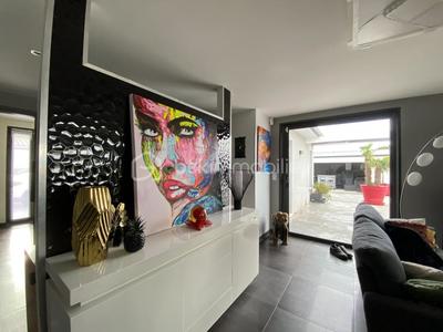 Maison traditionnelle - 260 m² - 8 pièces