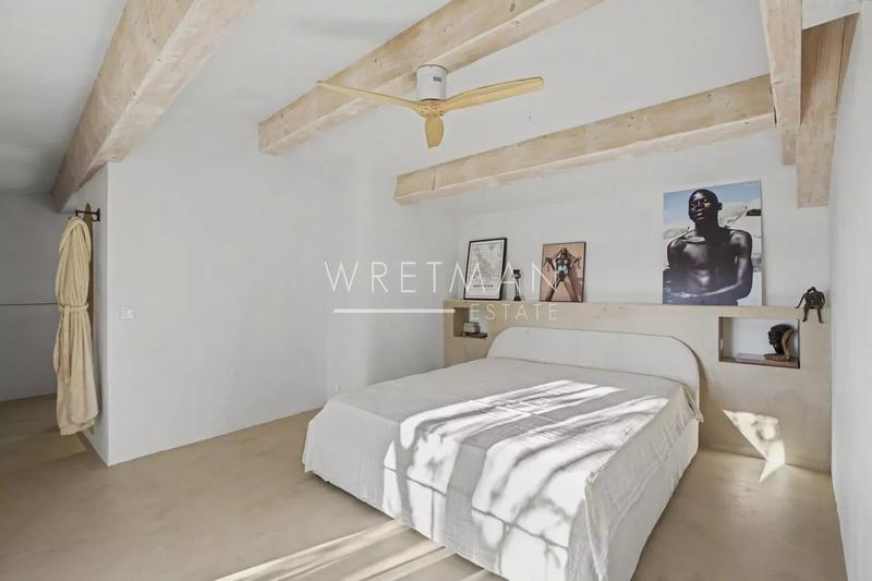 Maison - 240 m² - 8 pièces