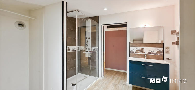 Maison - 233 m² - 6 pièces