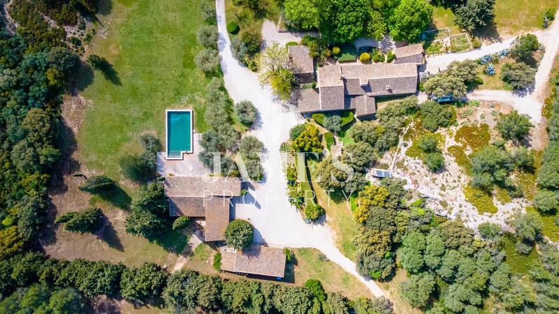 Maison - 520 m² - 14 pièces