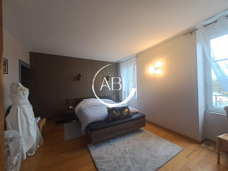 Maison - 231 m² - 8 pièces