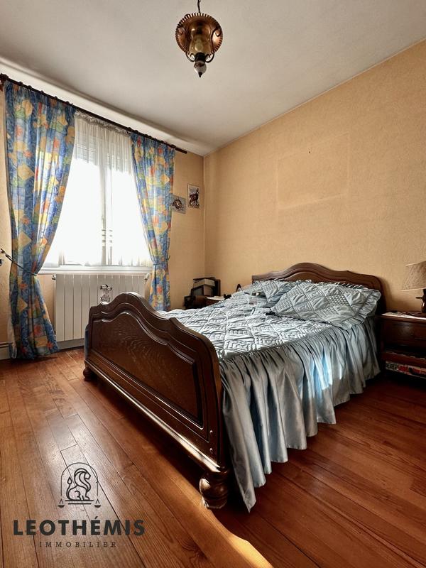 Maison traditionnelle - 185 m² - 9 pièces