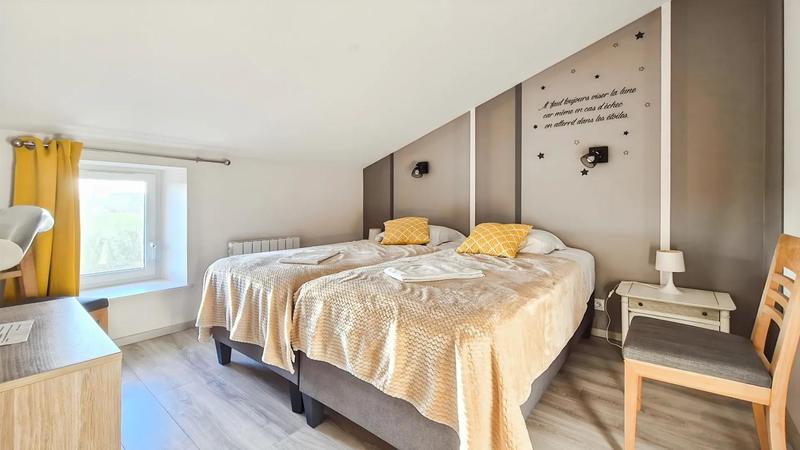 Propriété - 245 m² - 8 pièces