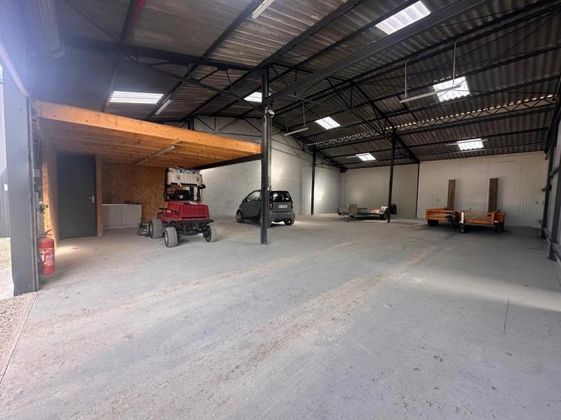 Entrepôt - 1 000 m²