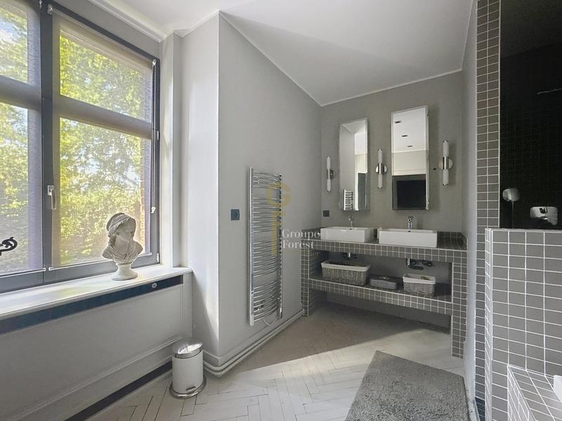 Maison - 400 m² - 8 pièces