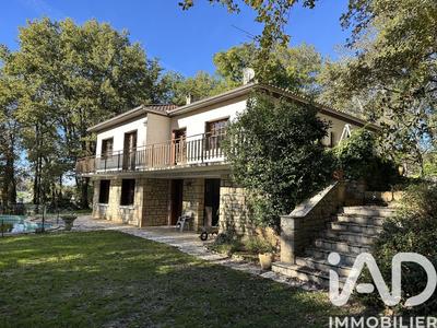 Maison - 230 m² - 6 pièces