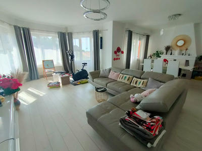 Maison - 300 m² - 8 pièces