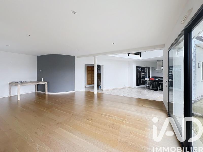 Maison - 215 m² - 7 pièces