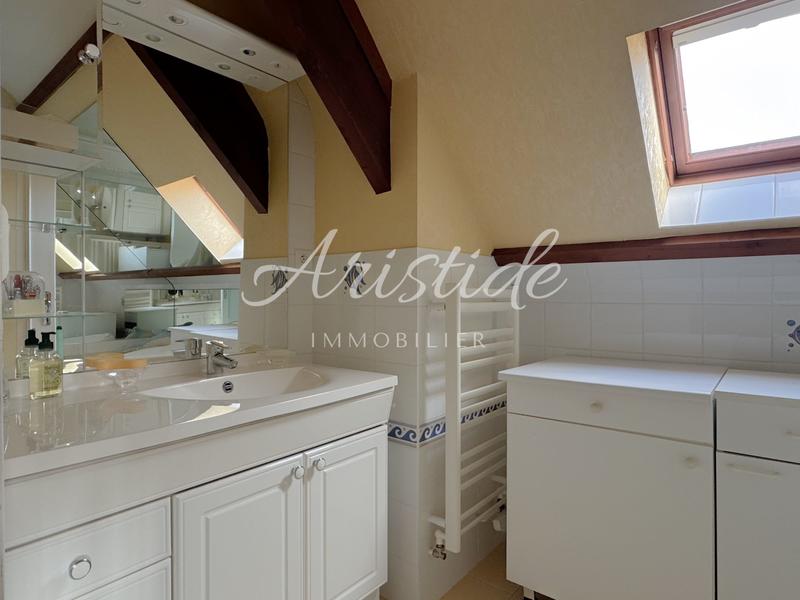 Maison ancienne - 253 m² - 8 pièces