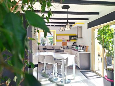 Maison - 180 m² - 7 pièces