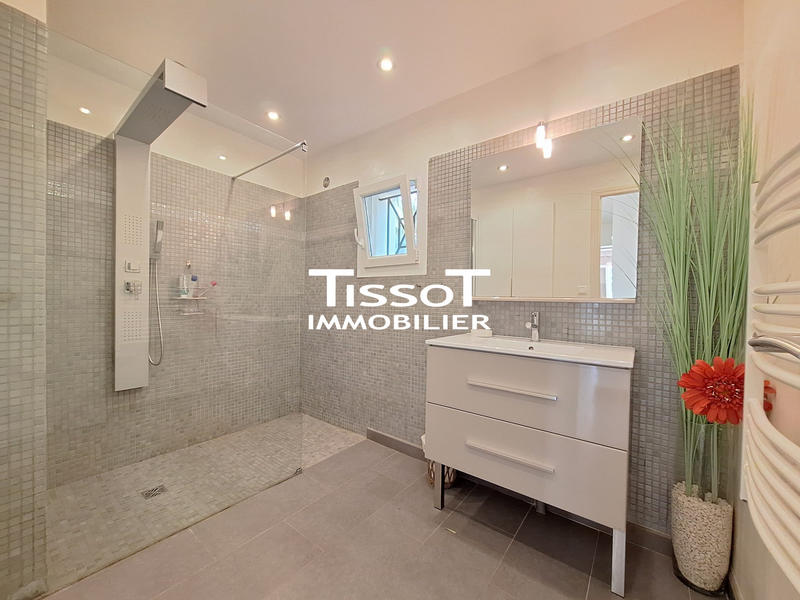 Villa - 227 m² - 8 pièces