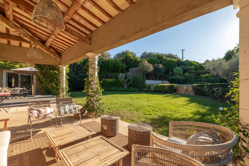 Villa - 277 m² - 9 pièces